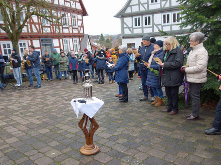 Ökumenische Feier des „Weihnachtsfriedens“ in Naumburg (Foto: Elisabetha Rößler)